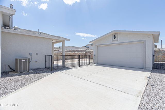 546 Spanish Oak Drive, Canutillo, TX 79835