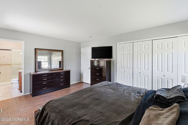 28 Maxwell Lane, Manalapan, NJ 07726
