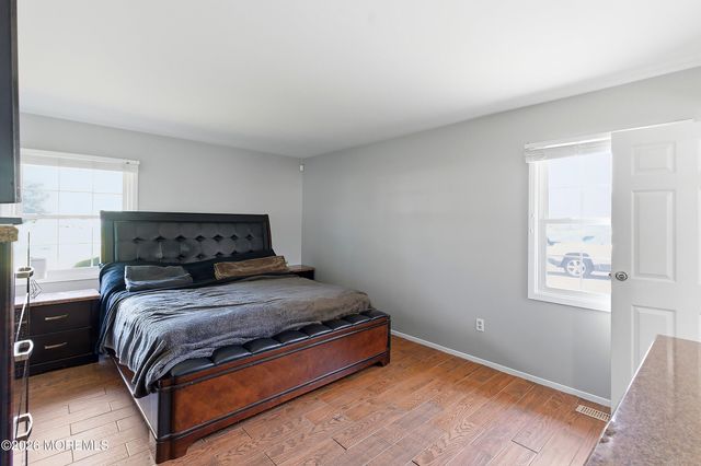 28 Maxwell Lane, Manalapan, NJ 07726