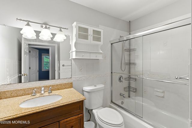 28 Maxwell Lane, Manalapan, NJ 07726