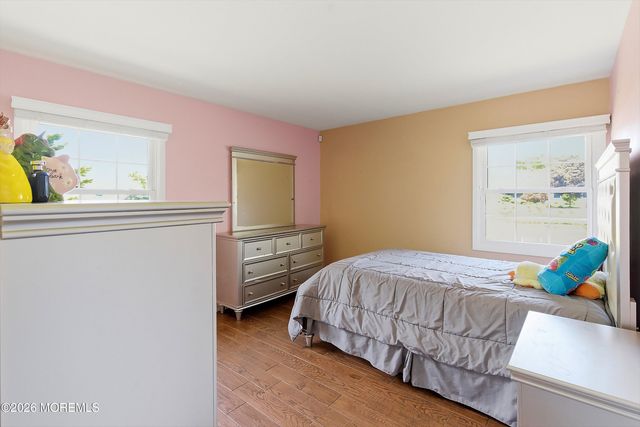 28 Maxwell Lane, Manalapan, NJ 07726