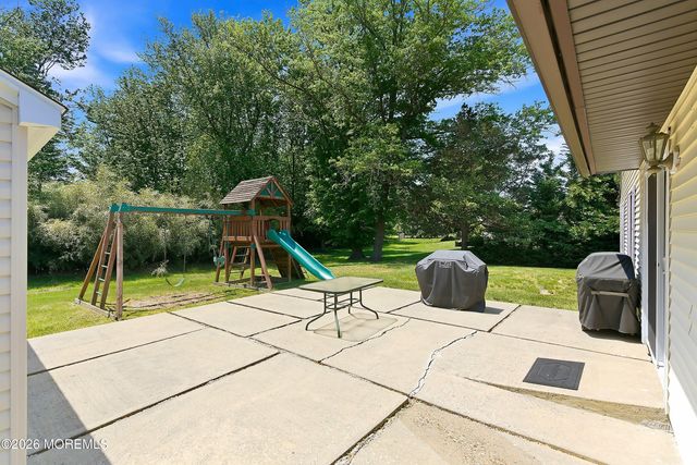28 Maxwell Lane, Manalapan, NJ 07726