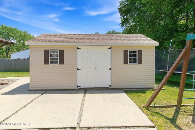 28 Maxwell Lane, Manalapan, NJ 07726