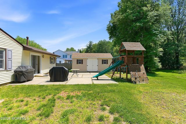 28 Maxwell Lane, Manalapan, NJ 07726