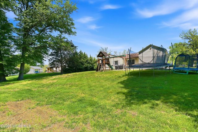 28 Maxwell Lane, Manalapan, NJ 07726