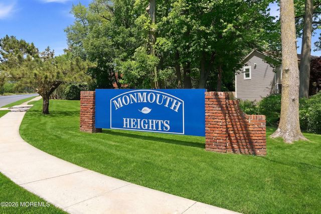 28 Maxwell Lane, Manalapan, NJ 07726