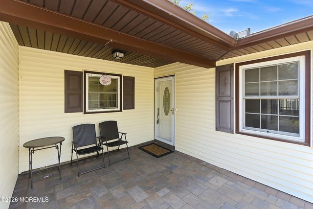 28 Maxwell Lane, Manalapan, NJ 07726