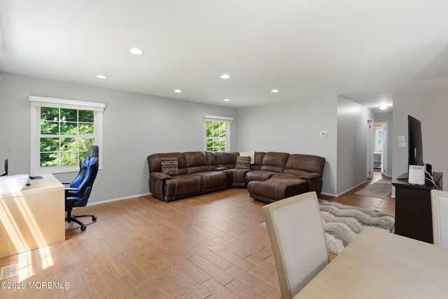 28 Maxwell Lane, Manalapan, NJ 07726