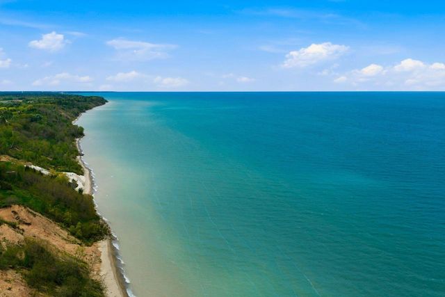 14141 N Lake Shore DRIVE, Mequon, WI 53097
