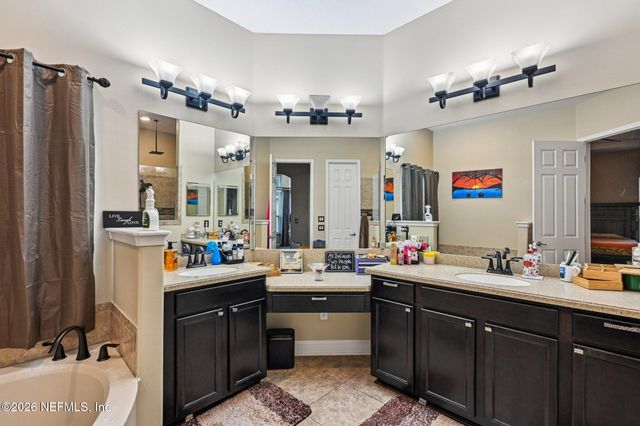 200 RAVENSBURY Way, St. Johns, FL 32259