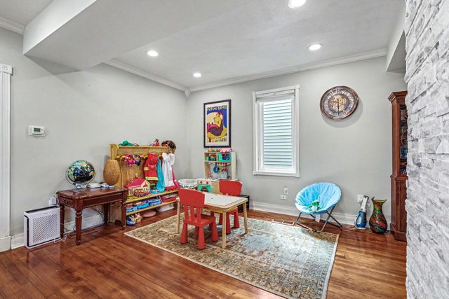 406 Superior Street, Saint Paul, MN 55102