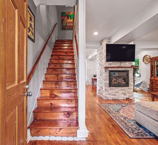 406 Superior Street, Saint Paul, MN 55102