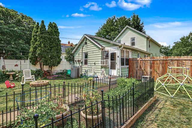 406 Superior Street, Saint Paul, MN 55102