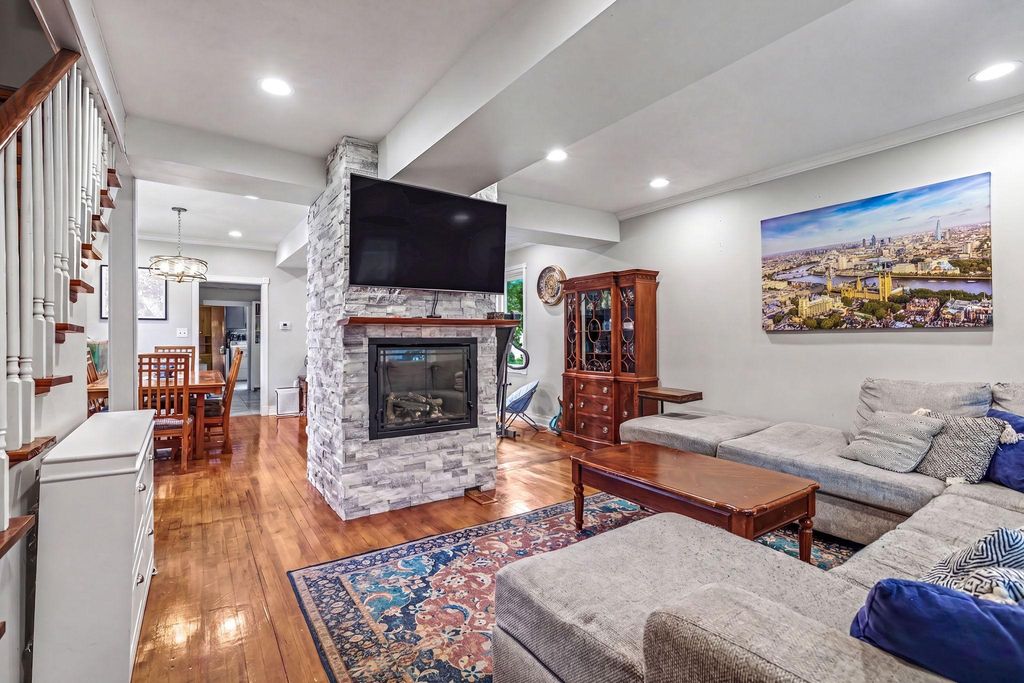 406 Superior Street, Saint Paul, MN 55102