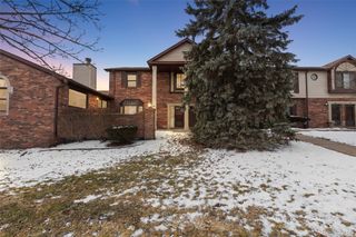 2322 London Bridge Drive 60, Rochester Hills, MI 48307