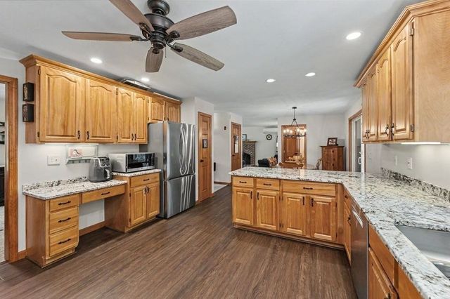 33 Colleen Drive, Salem, NH 03079