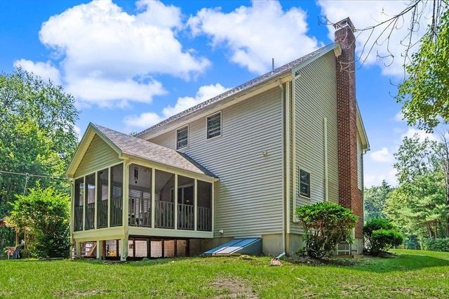 33 Colleen Drive, Salem, NH 03079
