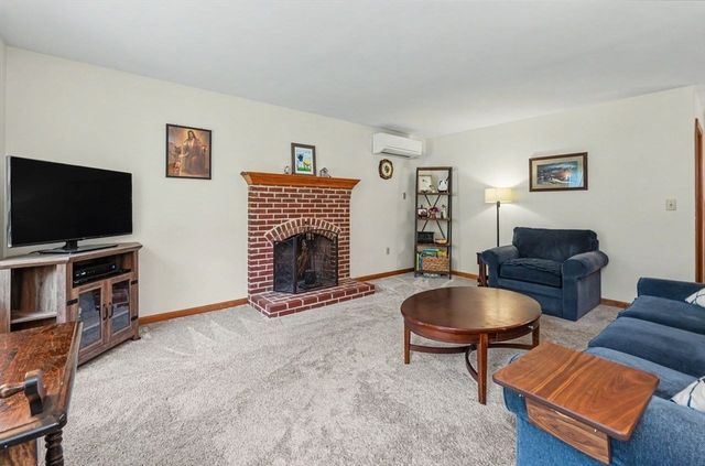 33 Colleen Drive, Salem, NH 03079