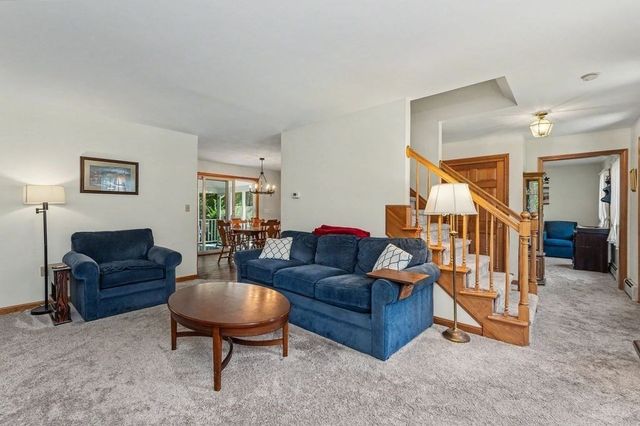 33 Colleen Drive, Salem, NH 03079
