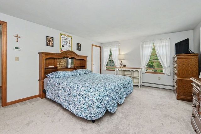33 Colleen Drive, Salem, NH 03079
