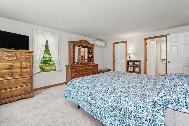 33 Colleen Drive, Salem, NH 03079