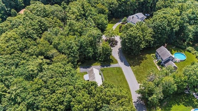 33 Colleen Drive, Salem, NH 03079