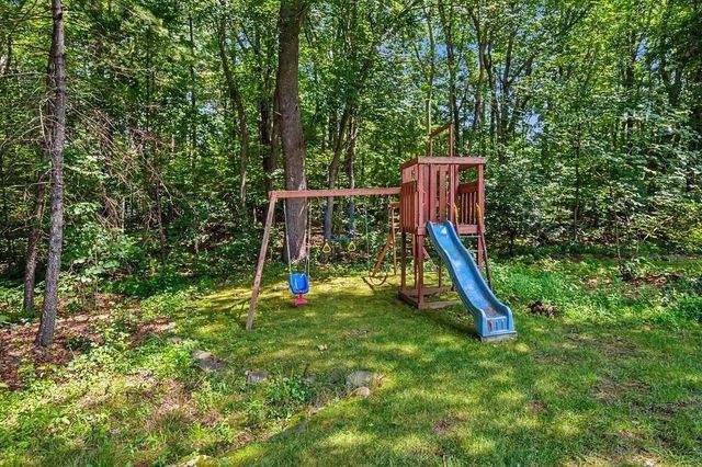 33 Colleen Drive, Salem, NH 03079