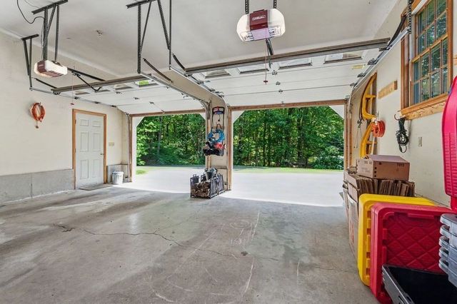 33 Colleen Drive, Salem, NH 03079