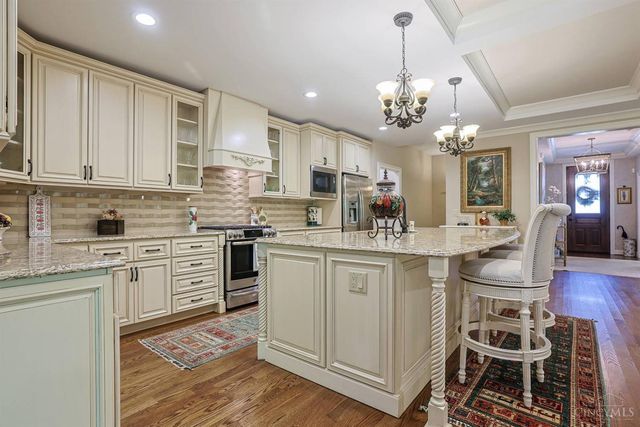 9808 Orchard Trail, Montgomery, OH 45242