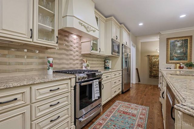 9808 Orchard Trail, Montgomery, OH 45242