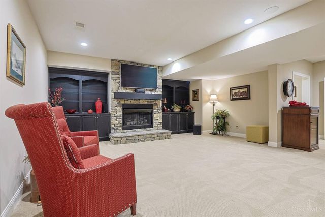 9808 Orchard Trail, Montgomery, OH 45242