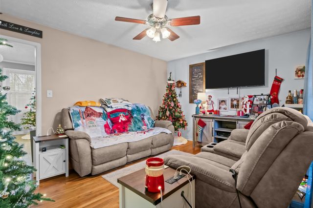 58 Florence St, Mc Ewen, TN 37101