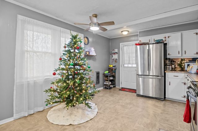 58 Florence St, Mc Ewen, TN 37101