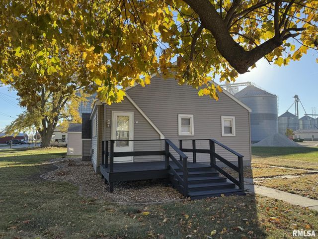 215 S CHAMBERLAIN Street, Roseville, IL 61473