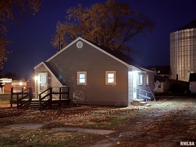 215 S CHAMBERLAIN Street, Roseville, IL 61473