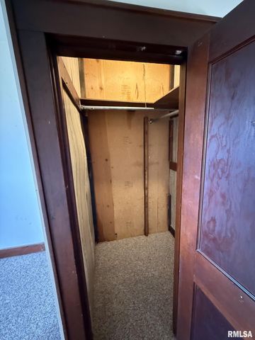 215 S CHAMBERLAIN Street, Roseville, IL 61473