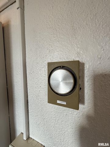 215 S CHAMBERLAIN Street, Roseville, IL 61473