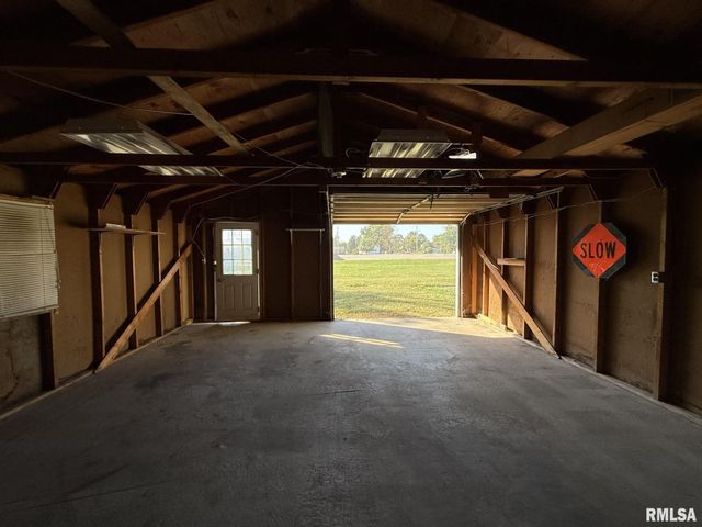 215 S CHAMBERLAIN Street, Roseville, IL 61473