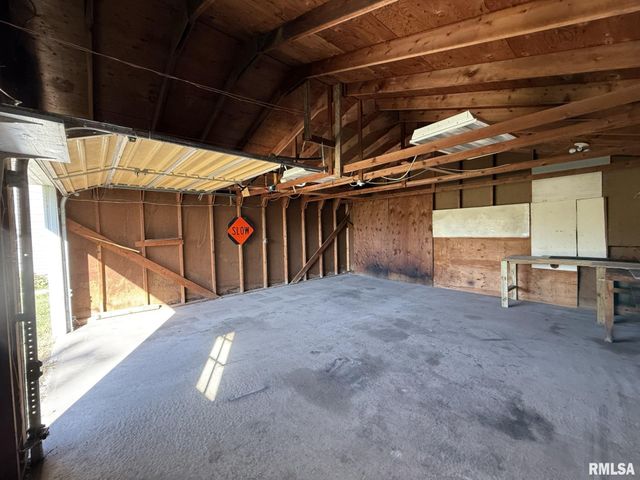 215 S CHAMBERLAIN Street, Roseville, IL 61473