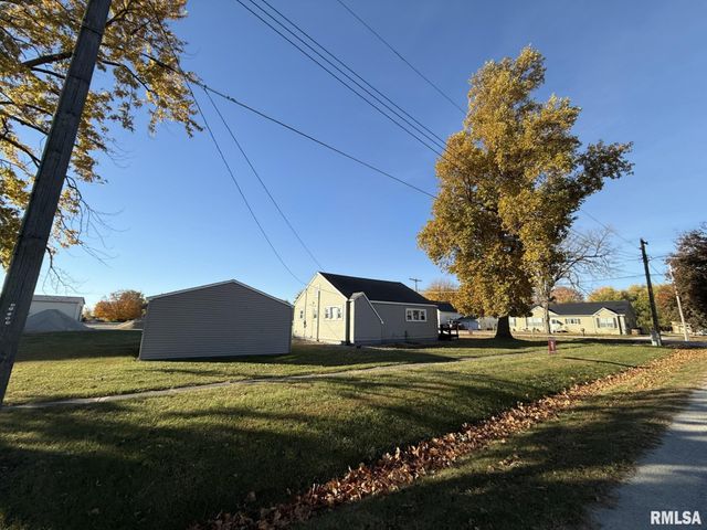 215 S CHAMBERLAIN Street, Roseville, IL 61473