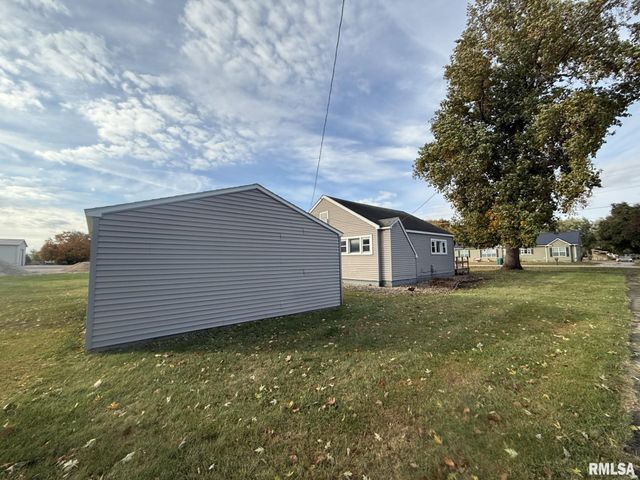 215 S CHAMBERLAIN Street, Roseville, IL 61473