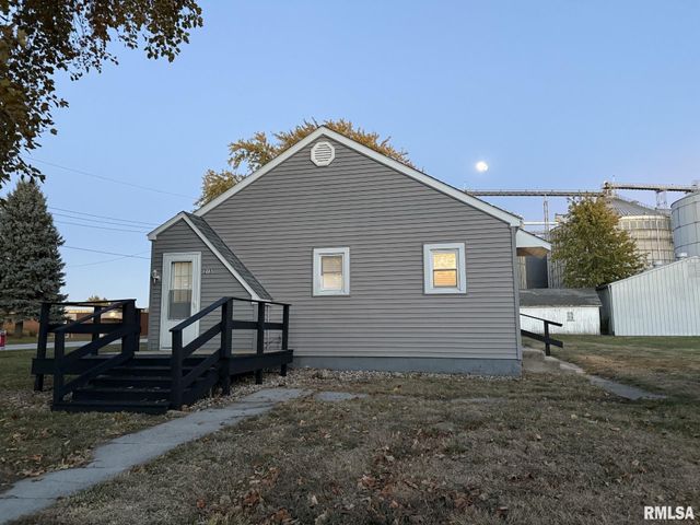 215 S CHAMBERLAIN Street, Roseville, IL 61473