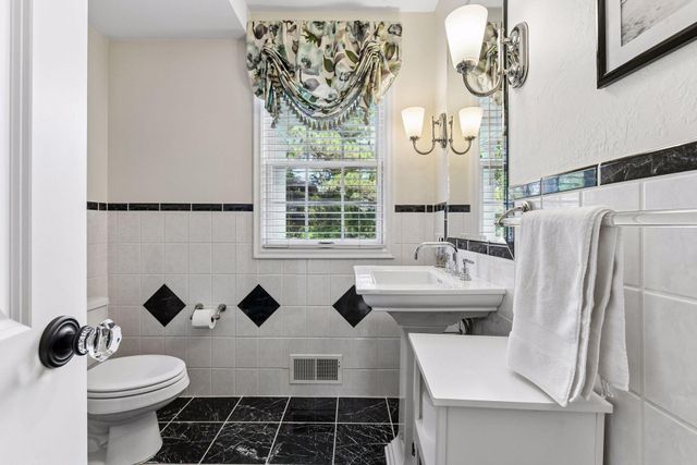 480 Highcroft Road, Wayzata, MN 55391
