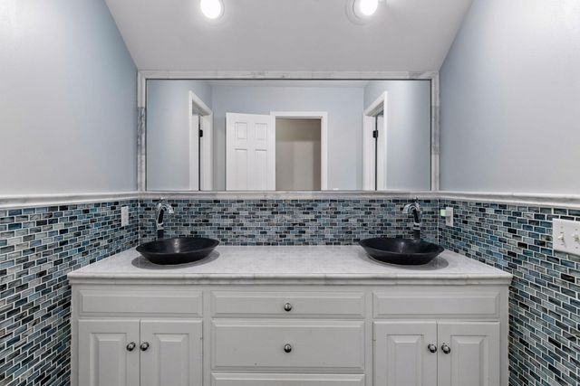 480 Highcroft Road, Wayzata, MN 55391