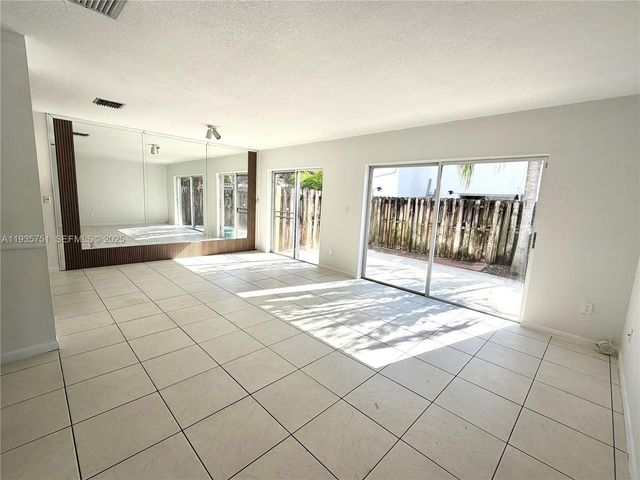 13922 SW 102nd Ln, Miami, FL 33186