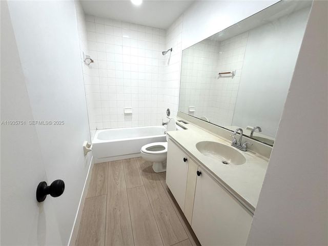 13922 SW 102nd Ln, Miami, FL 33186