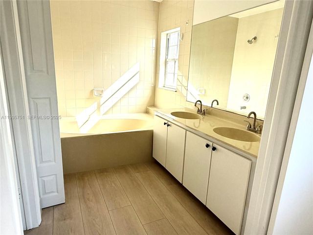 13922 SW 102nd Ln, Miami, FL 33186