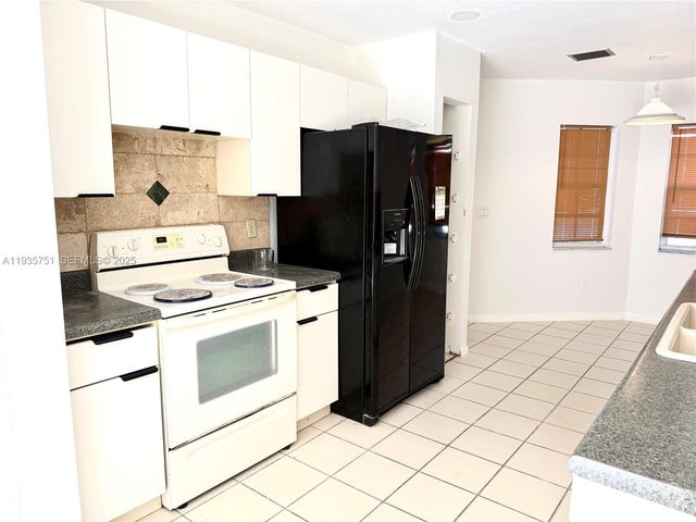 13922 SW 102nd Ln, Miami, FL 33186