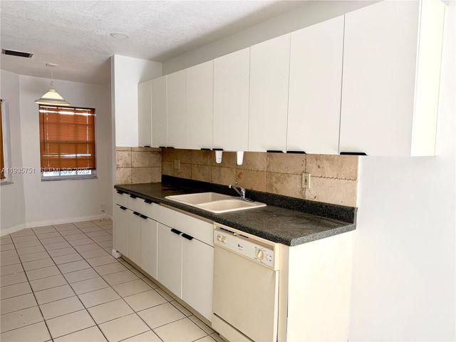 13922 SW 102nd Ln, Miami, FL 33186