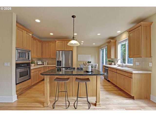 4574 Nw DRESDEN Pl, Portland, OR 97229